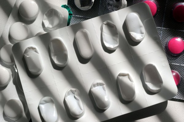 Solche Blister können in die Gelbe Tonne - sofern wirklich keine Tabletten mehr drin sind. Andernfalls gehören sie meist in den Restmüll. - © Federico Gambarini/dpa/dpa-tmn