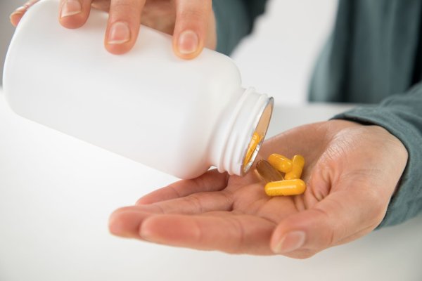 Viel hilft viel? Geht es um Vitamin-Präparate, ist das ein Irrglaube. - © Christin Klose/dpa-tmn