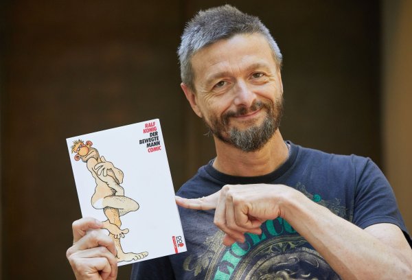 Comic-Zeichner Ralf König ist hin- und hergerissen, was die Nutzung von Plattformen wie Facebook und Instagram betrifft (Archivbild). - © picture alliance / Georg Wendt/dpa