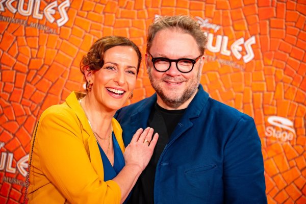 Für sie eine «absolute Traumbesetzung»: Ulrike Frank und Ehemann Marc Schubring. - © Jonas Walzberg/dpa