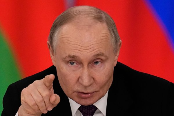Kremlchef Wladimir Putin will einer Waffenruhe nur unter bestimmten Bedingungen zustimmen. - © Alexander Zemlianichenko/AP/dpa