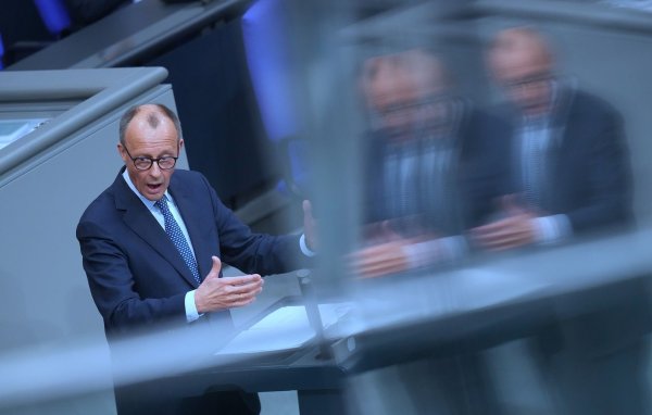 Gleich das erste Vorhaben des wahrscheinlich künftigen Kanzlers Merz droht zu scheitern. - © Michael Kappeler/dpa