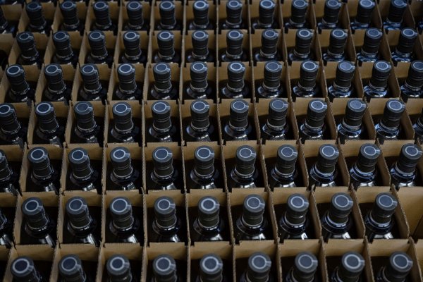 EU-Zölle auf Whiskey empören Trump - © Jon Cherry/FR171965 AP/dpa