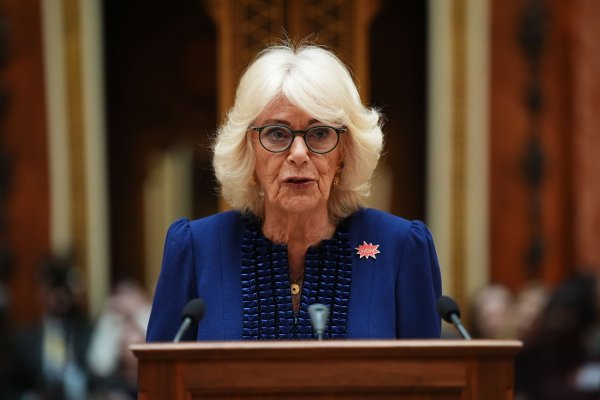 Königin Camilla engagiert sich seit Längerem für Frauen, die häusliche oder sexualisierte Gewalt erlebt haben. - © Aaron Chown/PA Wire/dpa