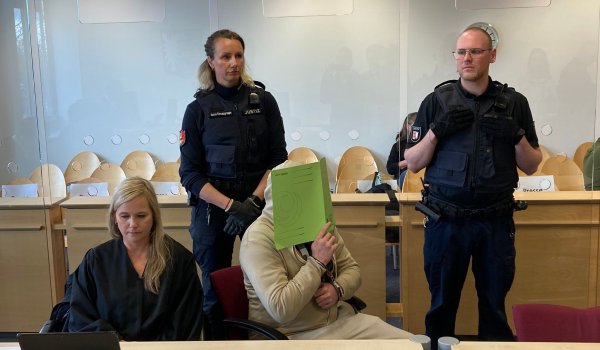 Der 31-Jährige ist wegen grausamen Mordes und schwerer Kindesmisshandlung angeklagt. - © Bernhard Sprengel/dpa