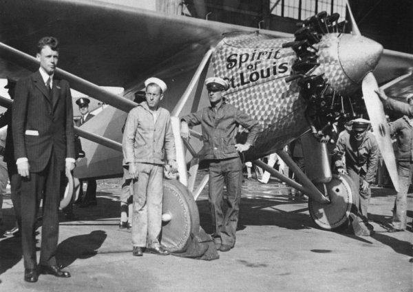 Lindbergh nach seiner legendären Atlantik-Überquerung. (Archivbild) - © UPI New York Times/dpa