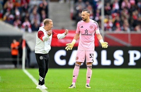 Fortuna-Coach Markus Anfang (li.) und Torwart Florian Kastenmeier: Was tun? - © Anke Waelischmiller/dpa
