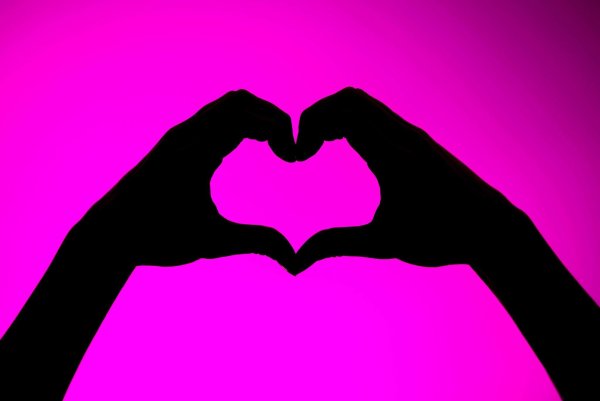 Mehr als die Hälfte der Singles würde laut einer Umfrage ein Date abbrechen, wenn politische Ansichten stark voneinander abweichen. (Foto Illustration) - © Sina Schuldt/dpa