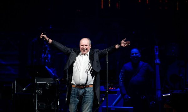 Das Metronom-Theater startet eine Konzertreihe mit Musik des Filmkomponisten Hans Zimmer. (Archivfoto) - © Fabian Strauch/dpa