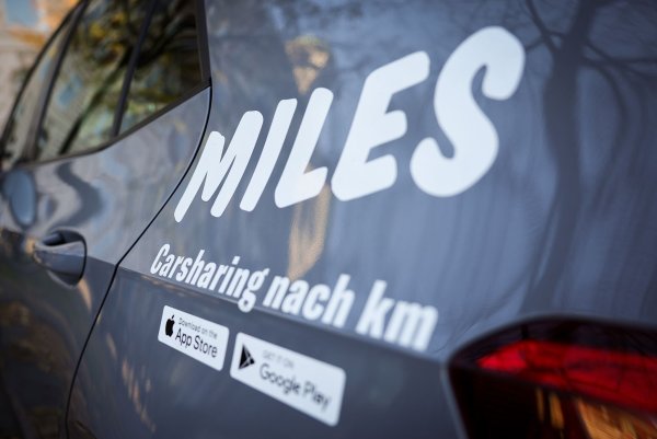 Miles kooperiert künftig mit dem Wettbewerber Bolt bei der Vermietung der eigenen Fahrzeuge. (Archivbild) - © Christian Charisius/Deutsche Presse-Agentur GmbH/dpa