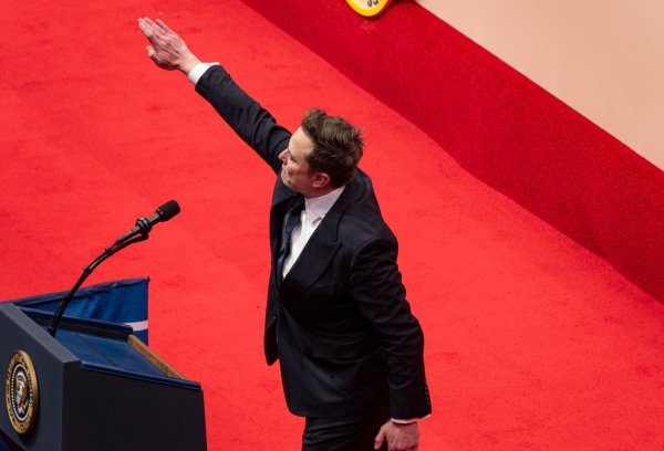 Mit dieser Geste hat Musk am Tag von Trumps Amtseinführung für Empörung gesorgt. (Archivbild) - © K.C. Alfred/San Diego U-T/ZUMA Press Wire/dpa