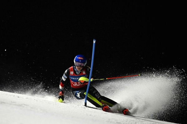 Mikaela Shiffrin gibt ihr Weltcup-Comeback in der nächsten Woche in Frankreich. - © Jeff Pachoud/AFP/dpa