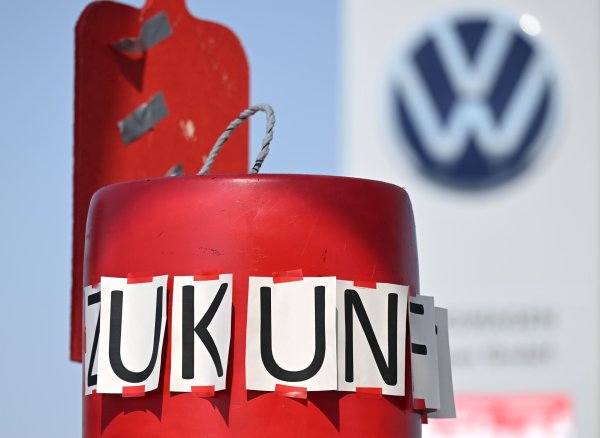 Volkswagen tauscht den Finanzchef bei seiner Kernmarke VW Pkw aus. (Archivbild) - © Hendrik Schmidt/dpa