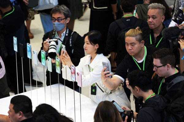 Bei Apples September-Event gibt es traditionell neue iPhone-Modelle zu sehen. (Archivbild) - © Christoph Dernbach/dpa