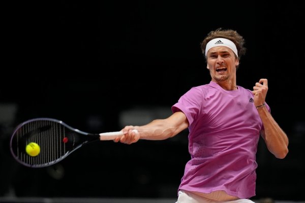 Alexander Zverev wird beim United Cup aufschlagen. - © Kamran Jebreili/AP/dpa