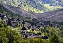 Gletscherabbruch im Wallis - Jean-Christophe Bott/KEYSTONE/dpa