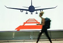 Bahnreisen sind nicht immer billiger als der Flug. - Frank Rumpenhorst/dpa