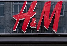 H&M soll zahlen - Foto: Axel Heimken/dpa