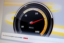 Speed-Tacho - Foto: Andrea Warnecke/dpa-tmn