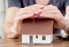 Den Hauskredit zus&auml;tzlich absichern? - Foto: Christin Klose/dpa-tmn