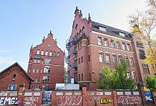 Brands&auml;tze gegen Geb&auml;ude des Robert Koch-Instituts - Foto: Annette Riedl/dpa
