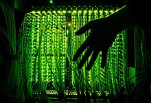 Extra-Daten f&uuml;r Mobilfunkkunden - Foto: Daniel Reinhardt/dpa/dpa-tmn