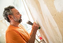 Spachteln - Foto: Christin Klose/dpa-tmn