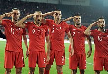 Salut-Jubel - Foto: Uncredited/AP/dpa