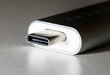 Aus Thunderbolt wird USB - Foto: Franziska Gabbert/dpa-tmn