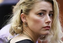 Eine weitere Runde Heard vs. Depp: Amber Heard will das Urteil im Prozess gegen Johnny Depp anfechten. - Evelyn Hockstein/Pool Reuters/AP/dpa