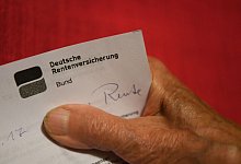 Streit ums Rentenalter - Felix K&auml;stle/dpa