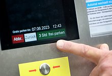 "Gottesdiensttaste" an Parkautomaten in Kevelaer - Roland Weihrauch/dpa