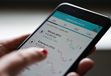 Handel mit Kryptow&auml;hrungen - Marijan Murat/dpa/dpa-tmn