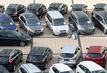 Große Auswahl: Neu, alt, klein, groß, Benziner, Diesel, E-Auto - aber was wird der Neue wohl im Alltag kosten? - Sebastian Gollnow/dpa/dpa-tmn