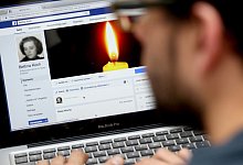 Gedenkzustand bei Facebook - Foto: Sebastian Willnow/dpa-tmn