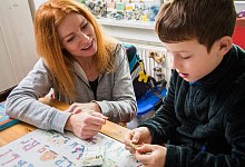 Taschengeld z&auml;hlen - Christin Klose/dpa-tmn