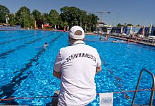 Freibad - Frank Rumpenhorst/dpa
