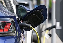 Ladesäule für E-Autos - Bernd Weißbrod/dpa