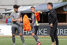 Der Trainer gibt das Leibchen weiter - Oliver König