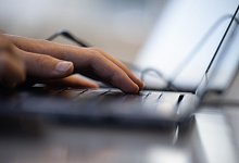 Arbeit am Computer - Sebastian Gollnow/dpa