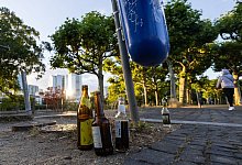 Glasflaschen in Frankfurt - Hannes P. Albert/dpa