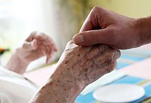 Diskussion um Pflegebonus - Foto: Oliver Berg/dpa/dpa-tmn