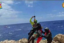 Rettungsaktion auf Lampedusa - Italy Alpine Rescue/Italian Alpine Rescue/AP/dpa