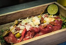 Carpaccio im «The Dry Gin and Beef Club» - Christin Klose/dpa-tmn