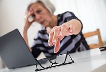 Griff zur Bildschirmbrille: Im Alter kann das sinnvoll sein - Christin Klose/dpa-tmn