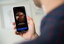 Gesichtserkennung an einem iPhone - Foto: Franziska Gabbert