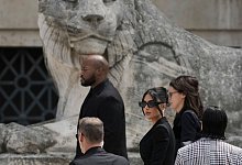 Kardashian sagt zu Überfall in Paris vor Gericht aus - Aurelien Morissard/AP/dpa