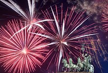 Feuerwerk - Ralf Hirschberger/dpa