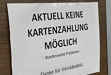 Schild Störung bei Kartenzahlungen - Christoph Dernbach/dpa