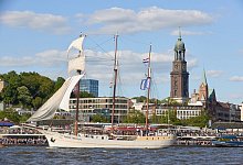 Segelschiff &laquo;Mare Frisium&raquo; im Hamburger Hafen - Georg Wendt/dpa